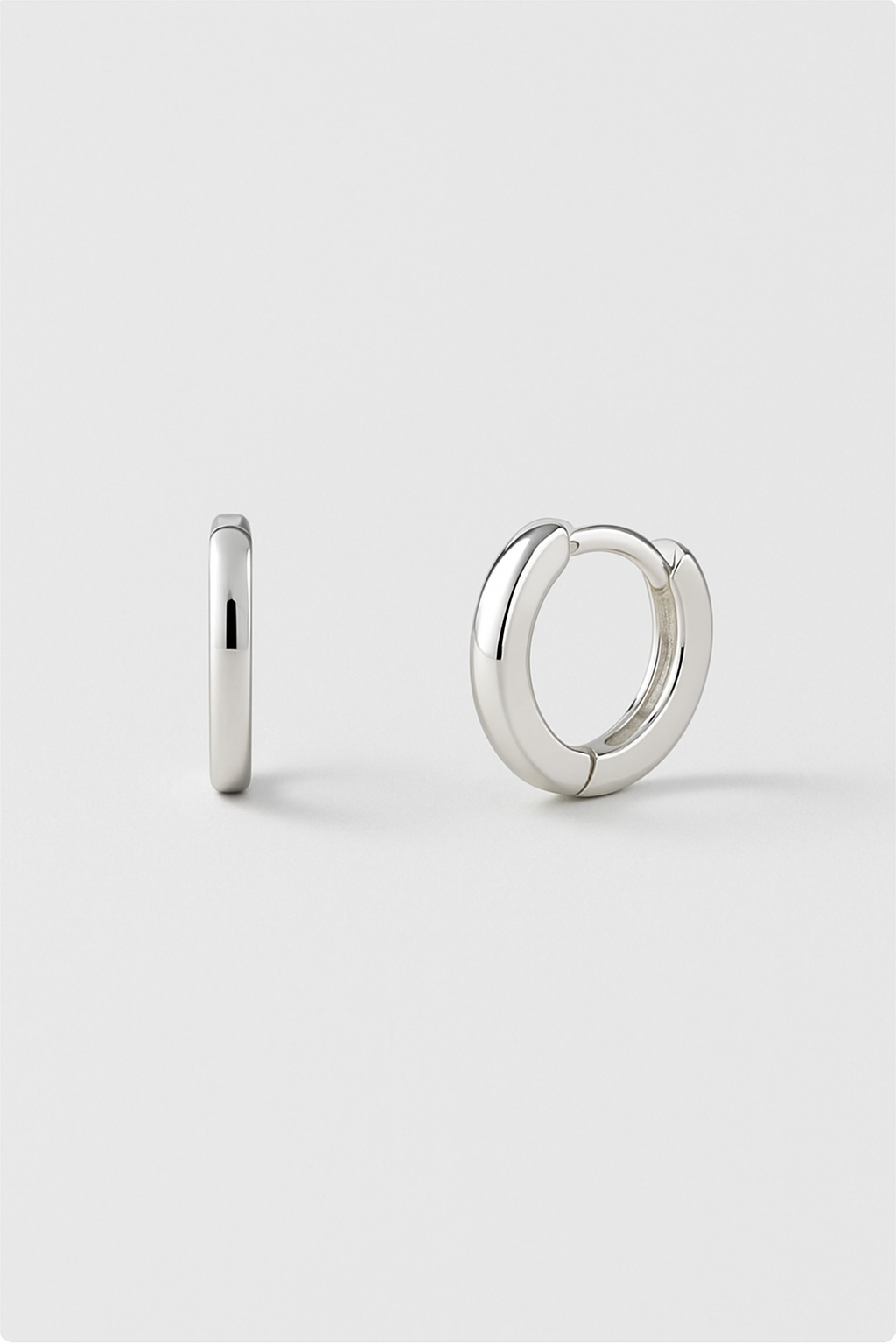 Örhängen Huggie Earring 6mm – Minimalistisk Stil för Vardag & Kombowear