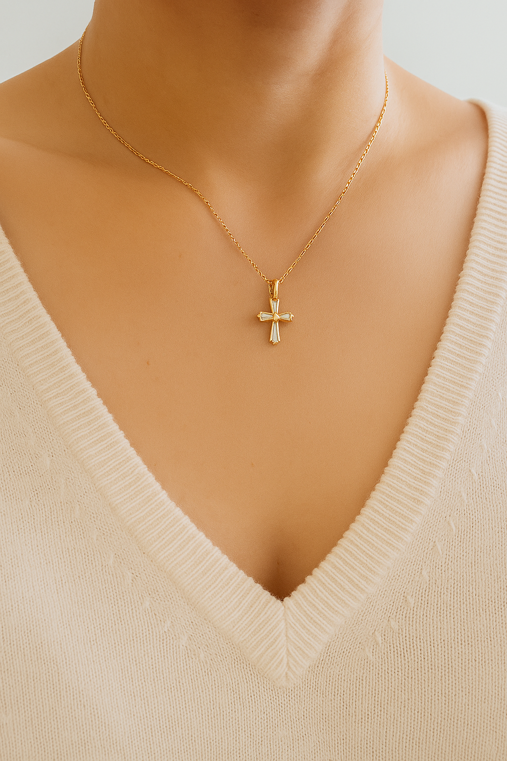 Halsband_My Dear Crystal Cross – Subtil Elegans med Glittrande Symbolik