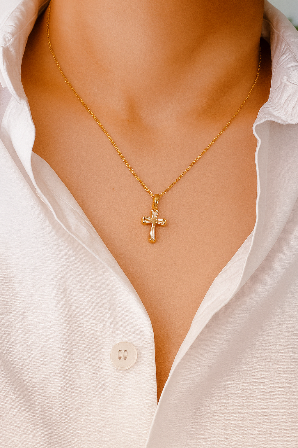 Halsband_My Dear Crystal Cross – Subtil Elegans med Glittrande Symbolik