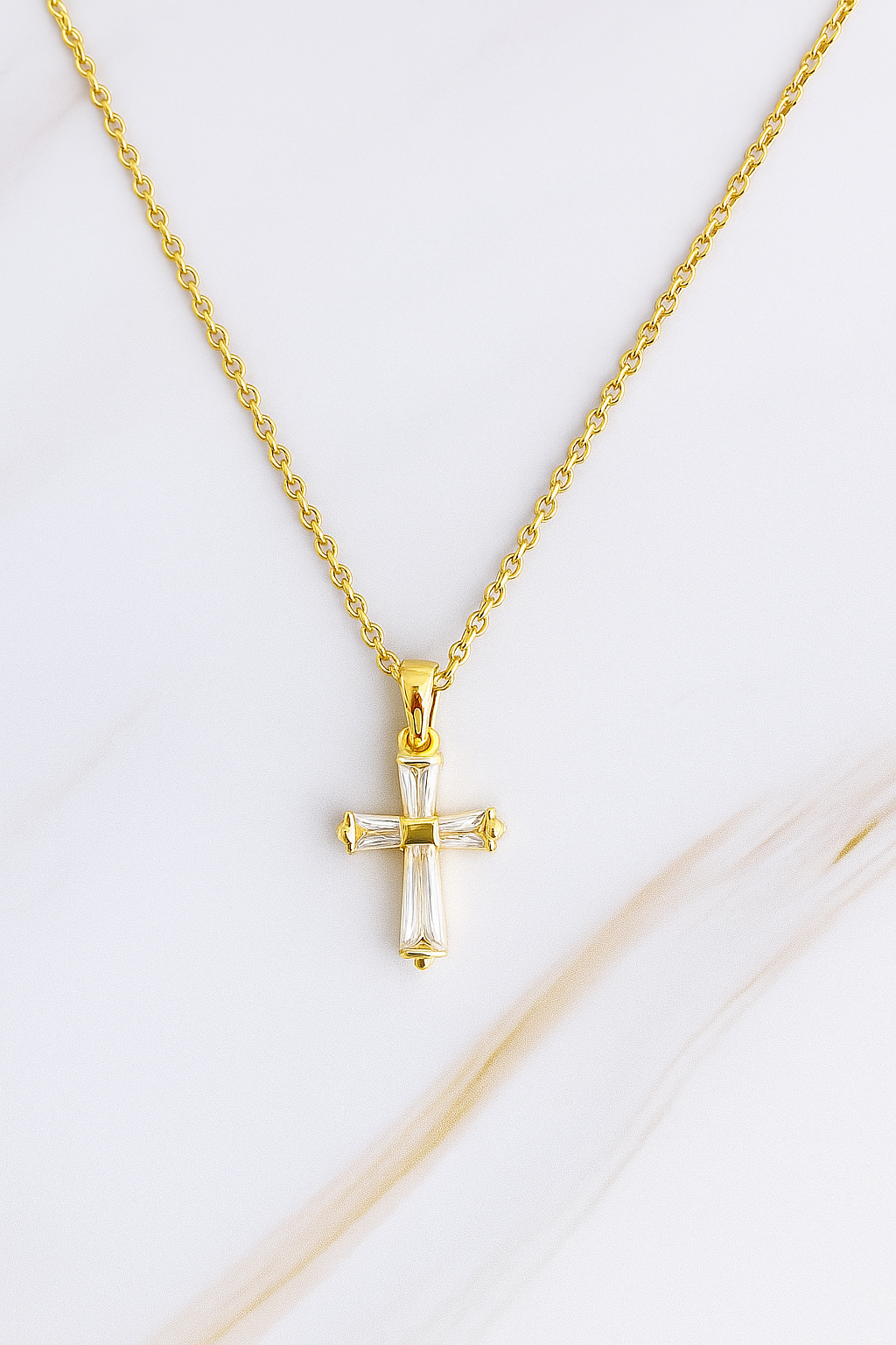 Halsband_My Dear Crystal Cross – Subtil Elegans med Glittrande Symbolik
