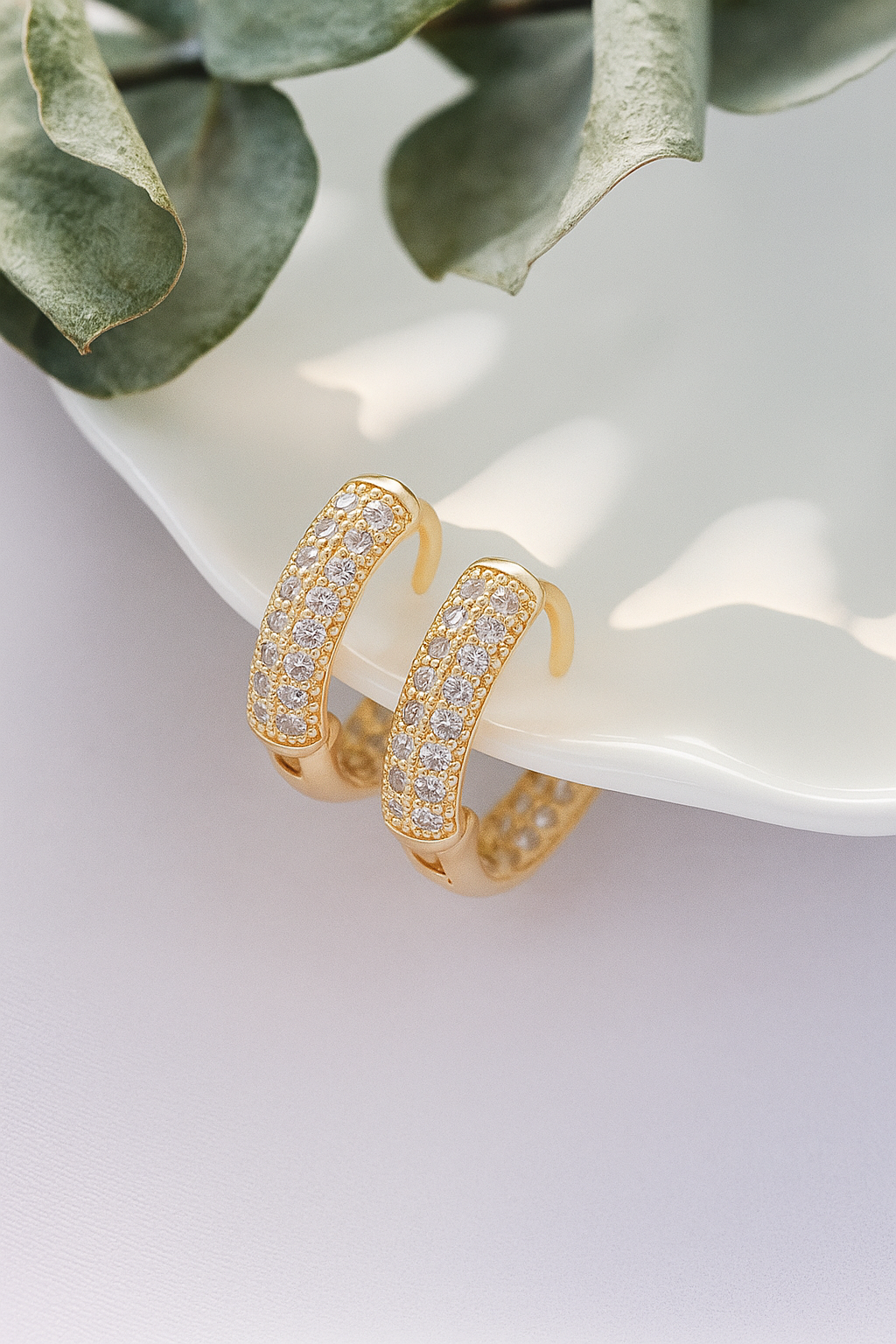 Örhängen 24 Karats Cubic Zirconia Hoops – Glittrande Elegans i Liten Förpackning