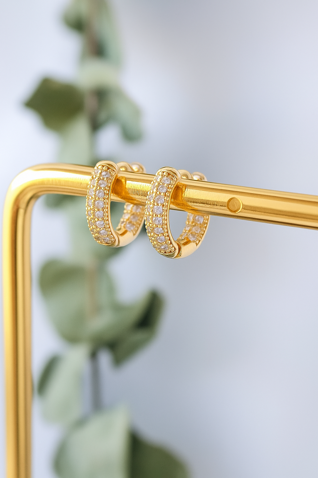 Örhängen 24 Karats Cubic Zirconia Hoops – Glittrande Elegans i Liten Förpackning