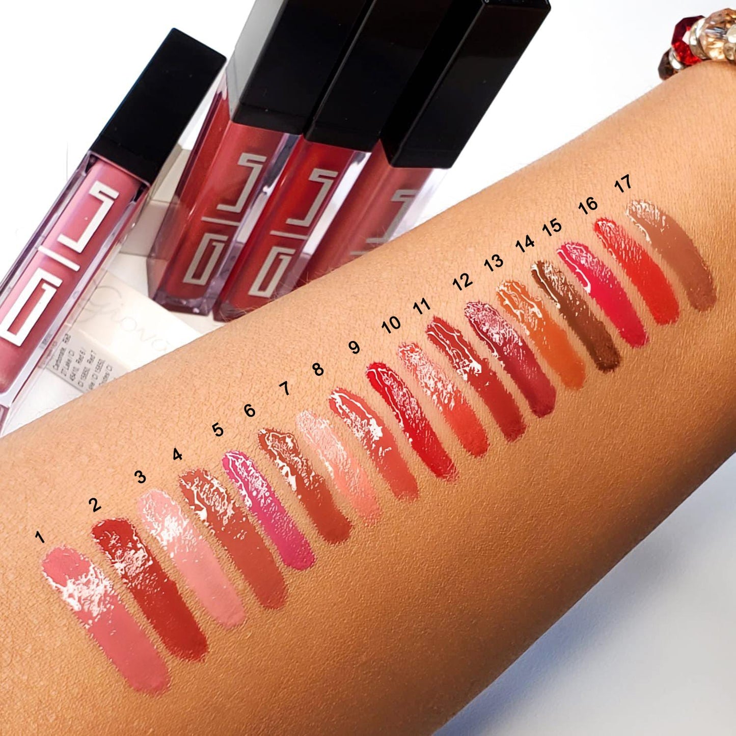 Glossy-Color Lip Cream 13 – Glans & Färg i Perfekt Balans