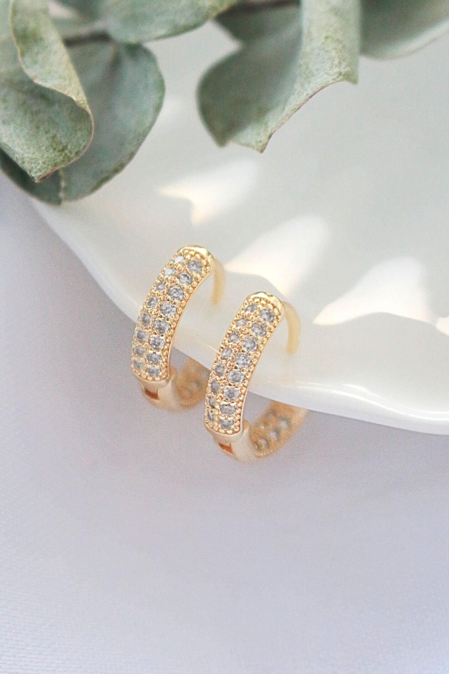 Örhängen 24 Karats Cubic Zirconia Hoops – Glittrande Elegans i Liten Förpackning