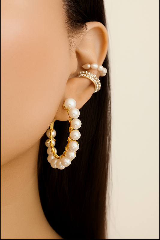 Örhängen-18 Karats Gold Hand Wired Pearl Hoops – Tidlös Elegans med Handgjord Detalj