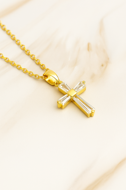 Halsband_My Dear Crystal Cross  – Subtil Elegans med Glittrande Symbolik