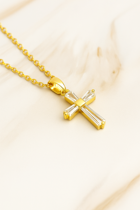 Halsband_My Dear Crystal Cross  – Subtil Elegans med Glittrande Symbolik