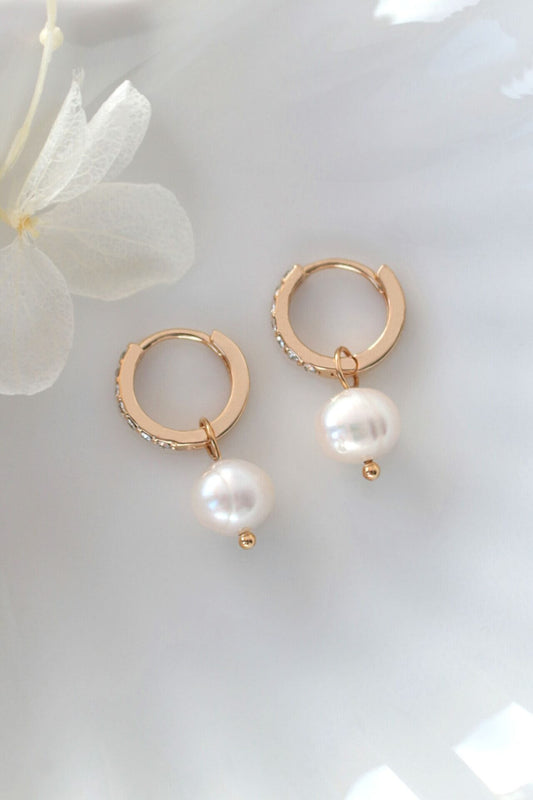 Örhängen- 24 Karats Baroque Freshwater Pearl Hoops – Naturlig Elegans